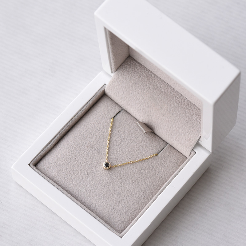 Strieborný minimalistický náhrdelník s čiernym diamantom Vieny 103662