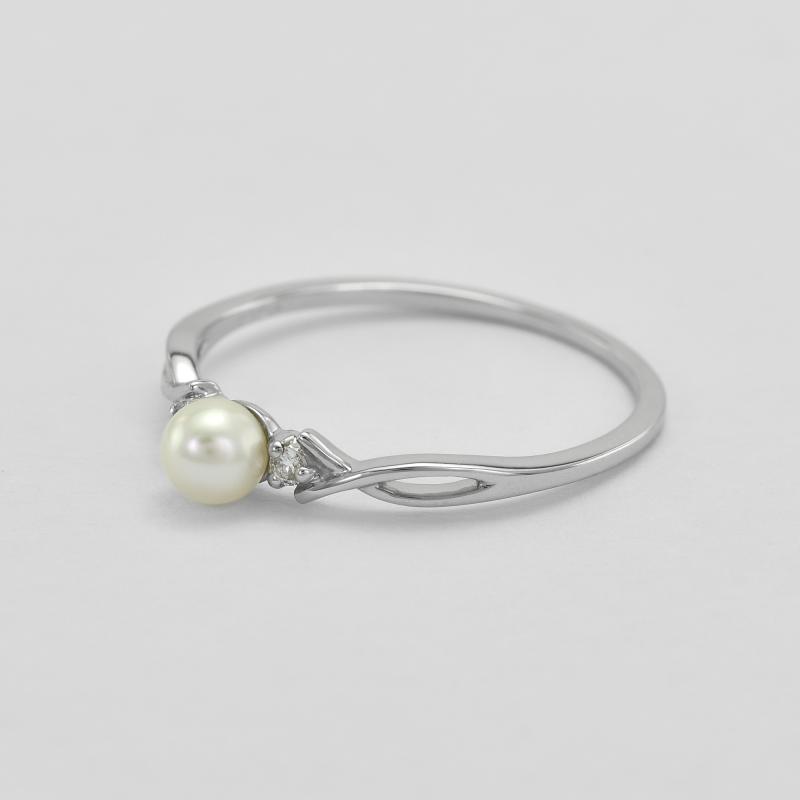 Strieborný elegantný perlový prsteň s lab-grown diamantmi Carmen 104452