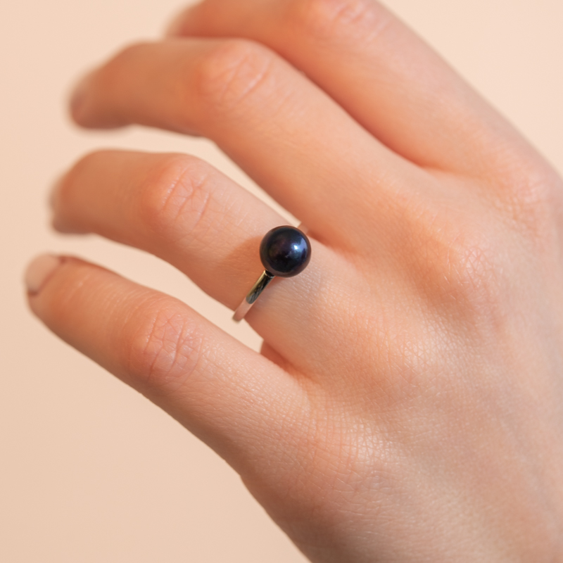 Strieborný prsteň s čiernou perlou Clare 104672