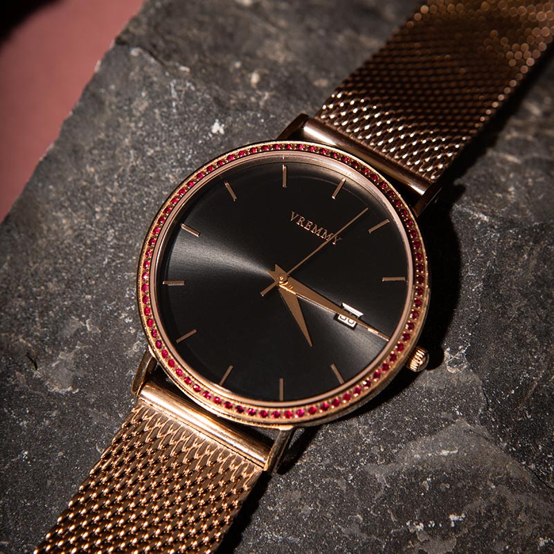 Luxusné hodinky so švajčiarskym strojčekom a dátumom Writer 110802