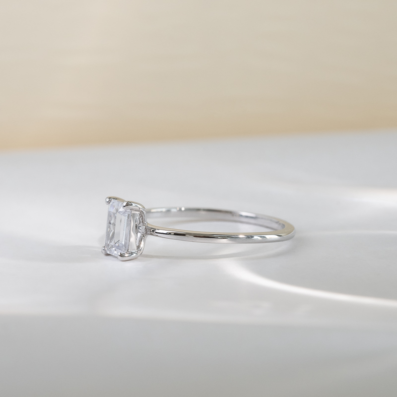 Zásnubný prsteň s emerald diamantom Shea 121332