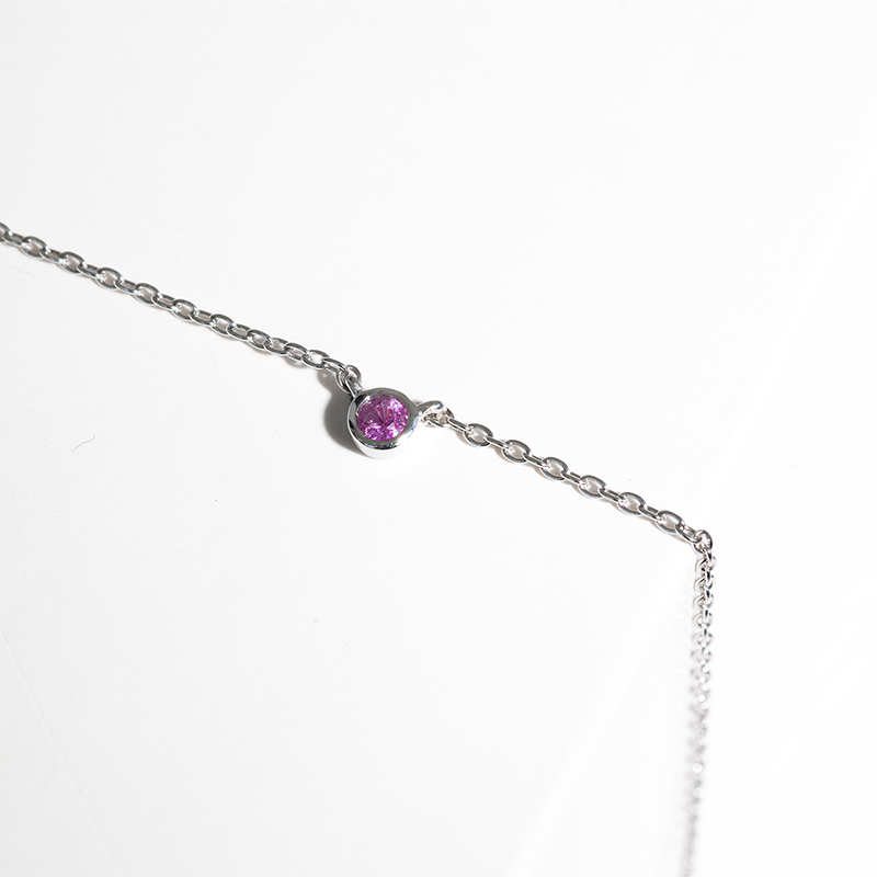 Strieborný minimalistický náhrdelník s ružovým zafírom Vieny 124272