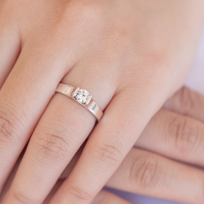 Zásnubný prsteň s diamantom Torin 125552