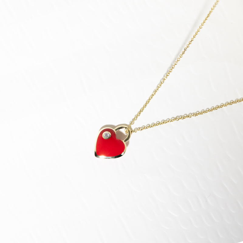 Červený keramický prívesok v tvare srdca s diamantom Cristina 127602