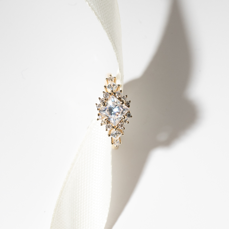 Zásnubný prsteň s princess certifikovaným lab-grown diamantom Nairne 130682