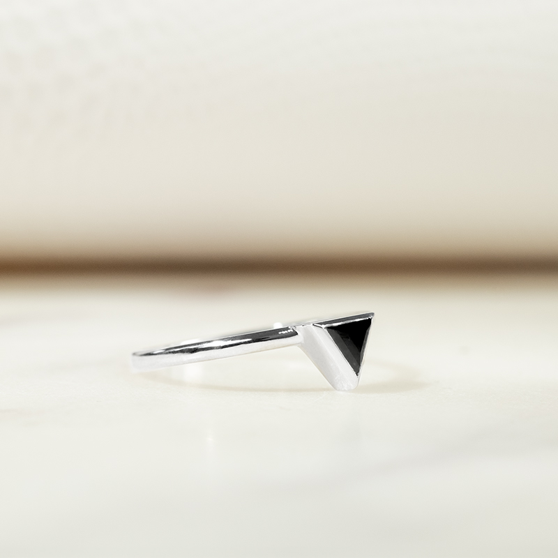 Zlatý prsteň s čiernym trojuholníkovým diamantom Eloisa 132762