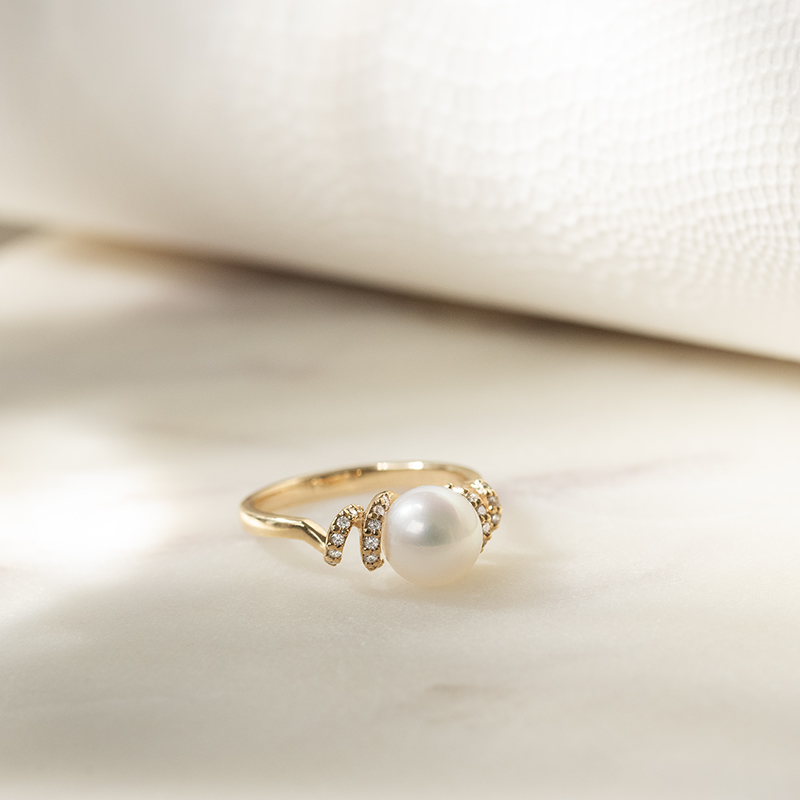 Zlatý prsteň s perlou a diamantmi Mecky 135762