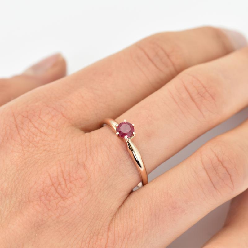 Zásnubný prsteň s rubínom