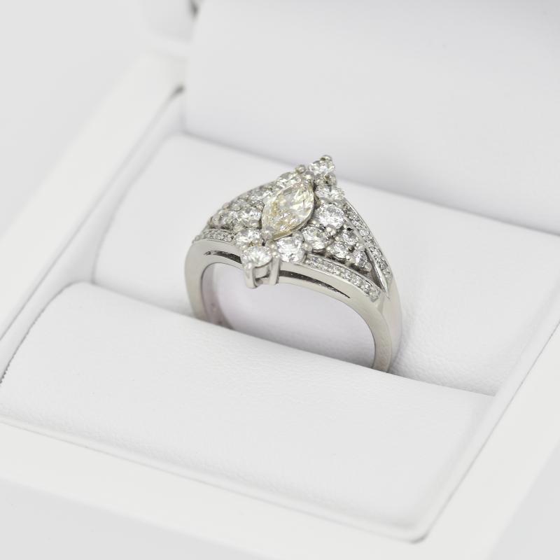 Platinový prsteň s diamantmi 16772