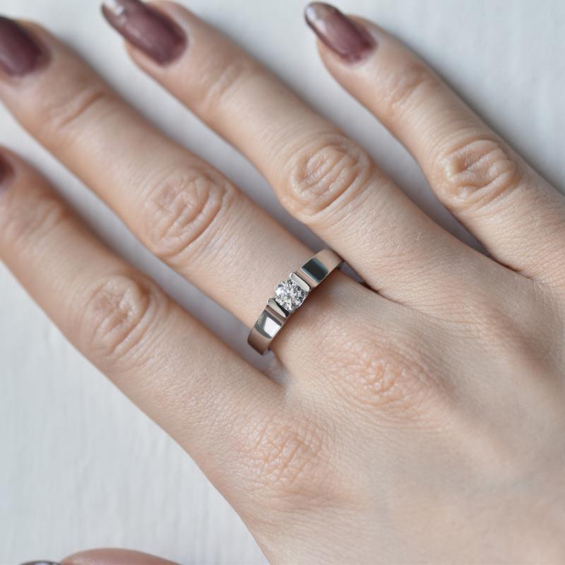 Zásnubný prsteň s moissanitom 22162