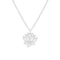 Strieborný náhrdelník s kvetom lotosu Finley