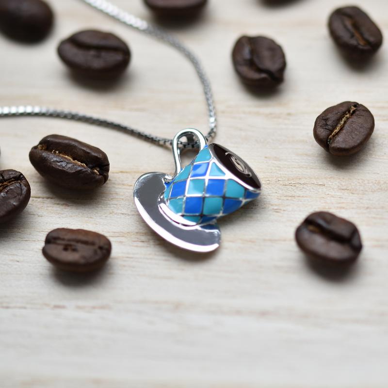 Strieborný náhrdelník s šálkou kávy a enamelom 43372