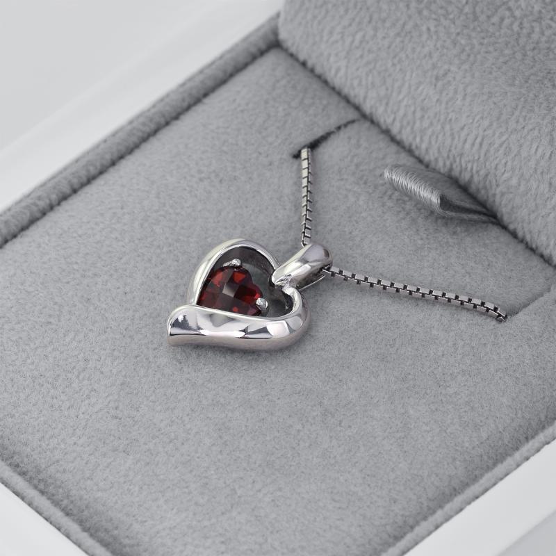 Strieborný náhrdelník s granátovým srdiečkom Romain 43652