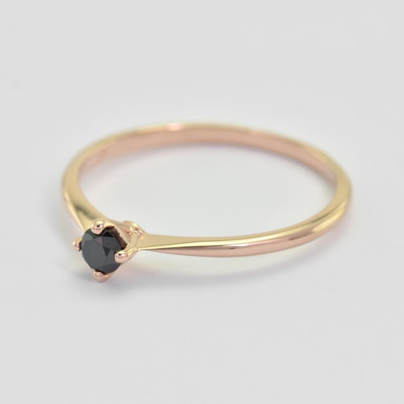 Prsteň s čiernym diamantom z ružového zlata