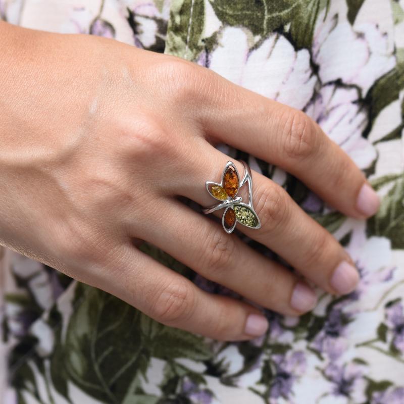 Strieborný prsteň v tvare motýľa s jantármi 47432