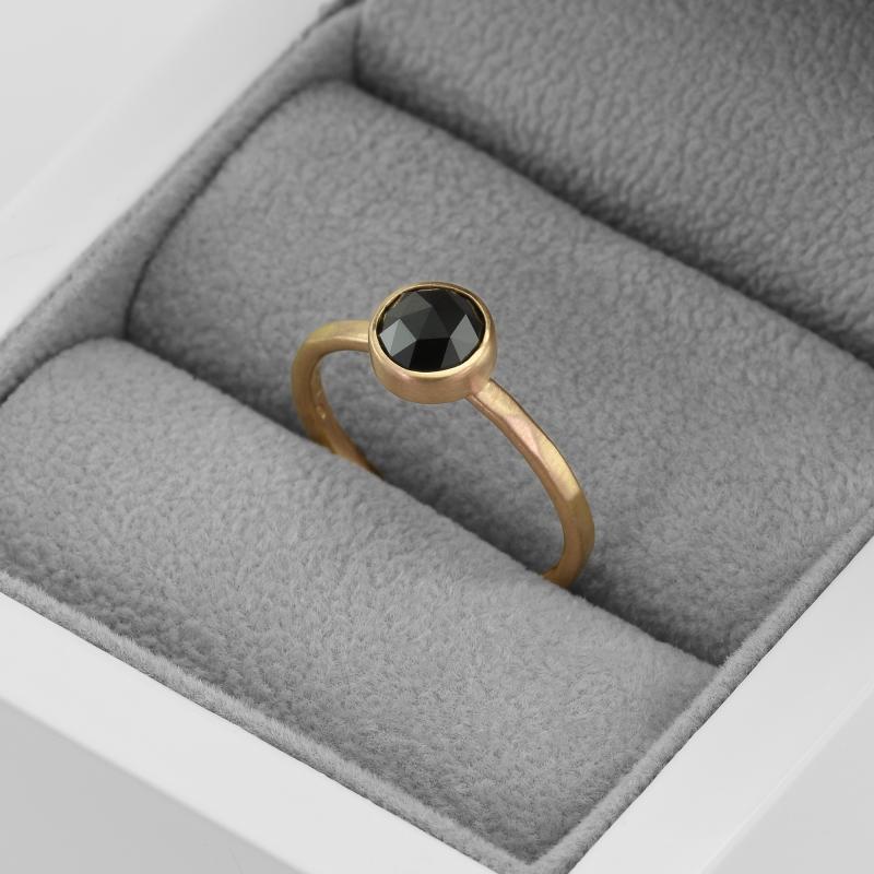 Zlatý prsteň s čiernym diamantom 47852