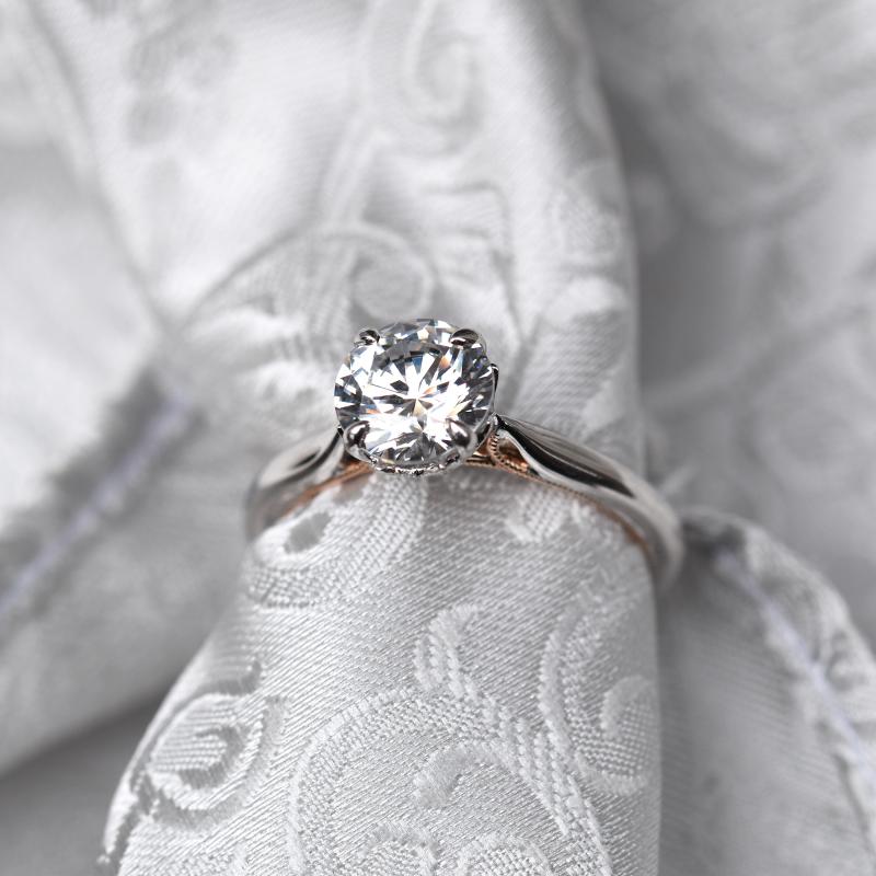 Zásnubný prsteň s postrannými marquise diamantmi 48092