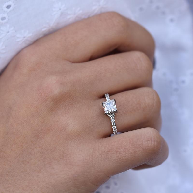 Zásnubný prsteň s princess diamantom 49602