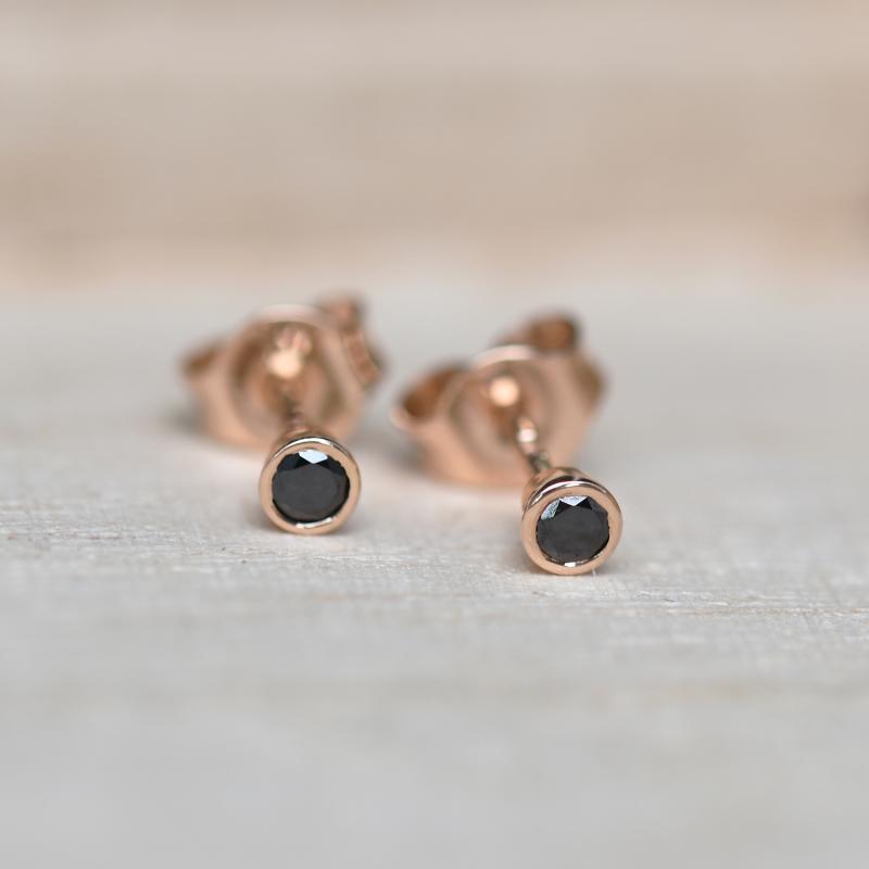 Minimalistické bezel náušnice s čiernymi diamantmi Viosa