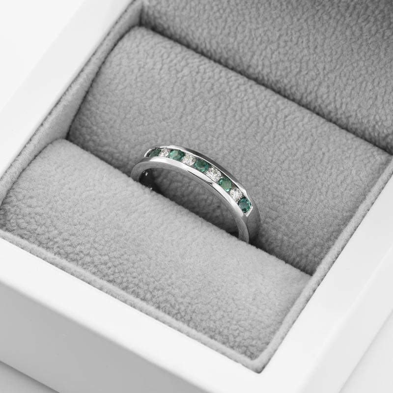Platinový prsteň plný smaragdov 49762