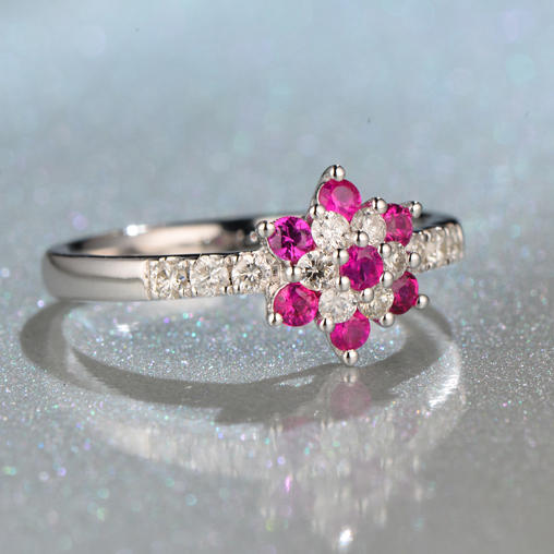 Kvetinkový diamantový zásnubný prsteň Ainslee 6142