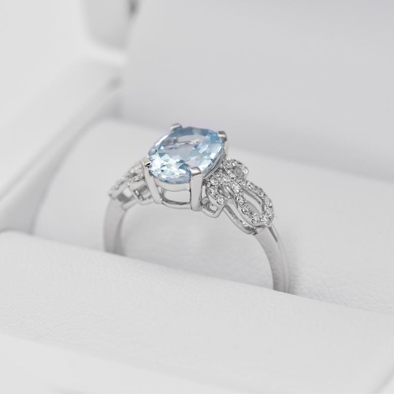 Elegantný zásnubný prsteň s akvamarínom a diamantmi Akako 6182