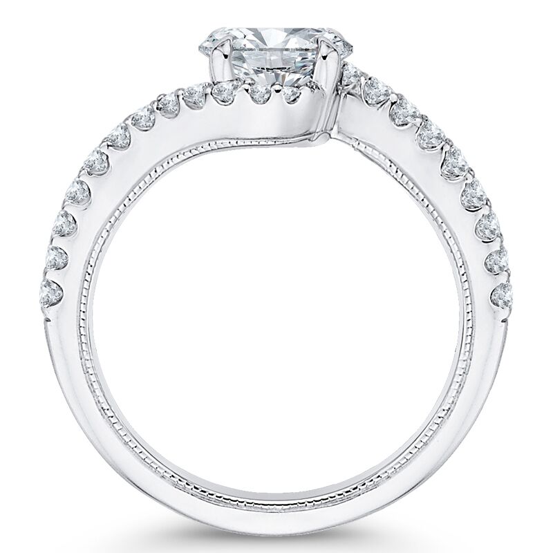 Elegantný zásnubný prsteň s moissanitom a diamantmi 66222