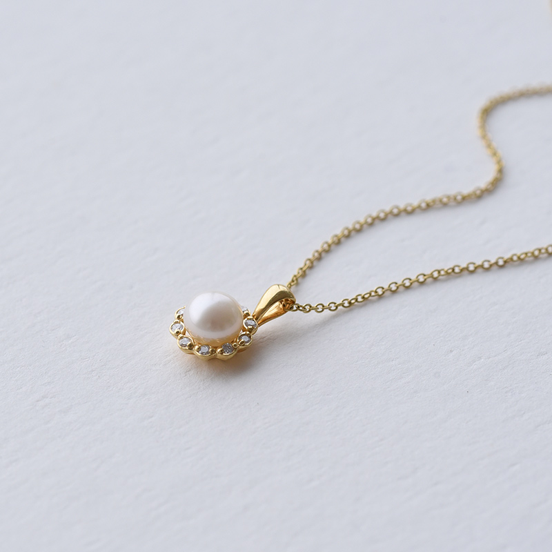 Zlatý halo náhrdelník s perlou a diamantmi 74402