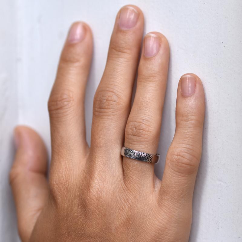 Prstene z platiny s otlačkami prstov 76612