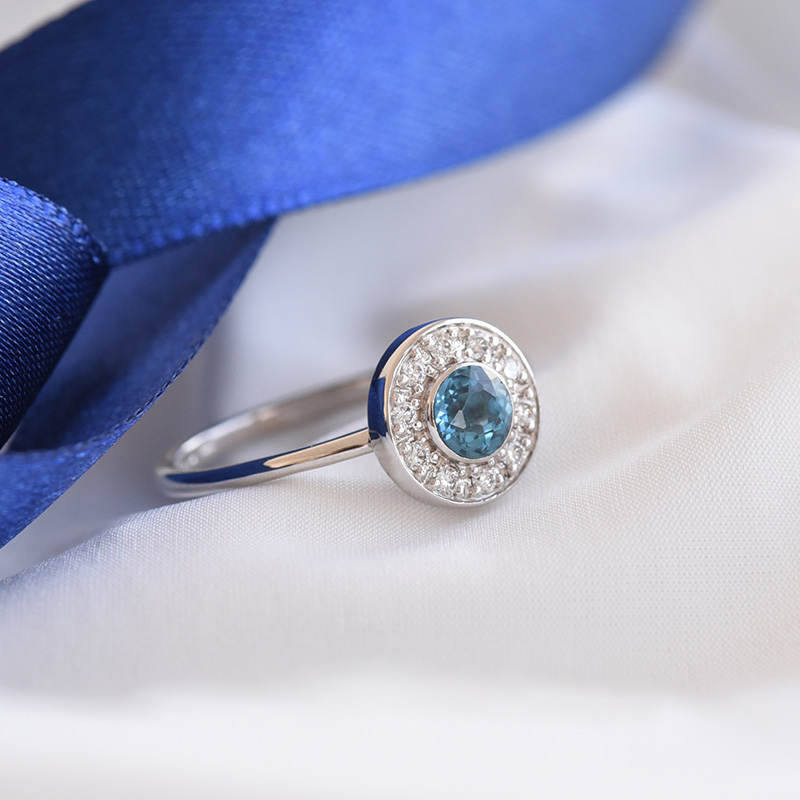 Diamantový prsteň v halo štýle s londýnskym topazom 81332
