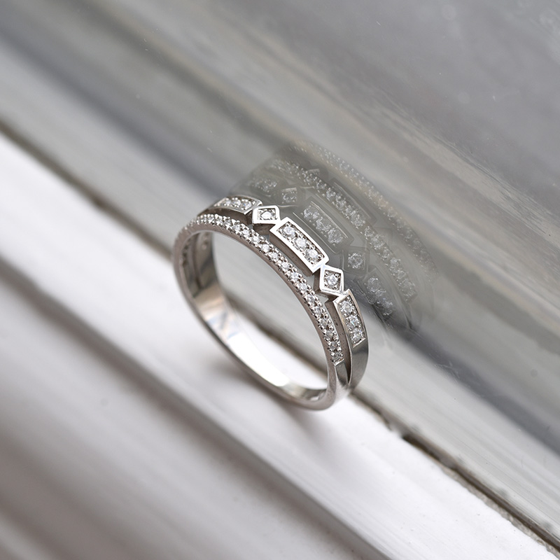 Trendy prsteň s diamantmi 84432