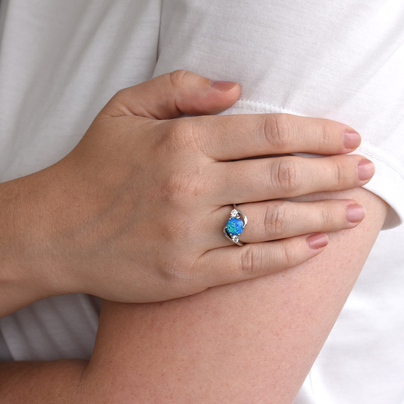 prsteň s modrým opálom a zirónmi 84702