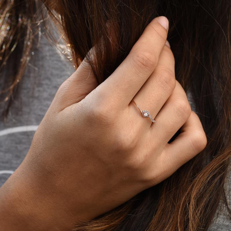 Romantický zásnubný prsteň s diamantmi zo zlata 90972