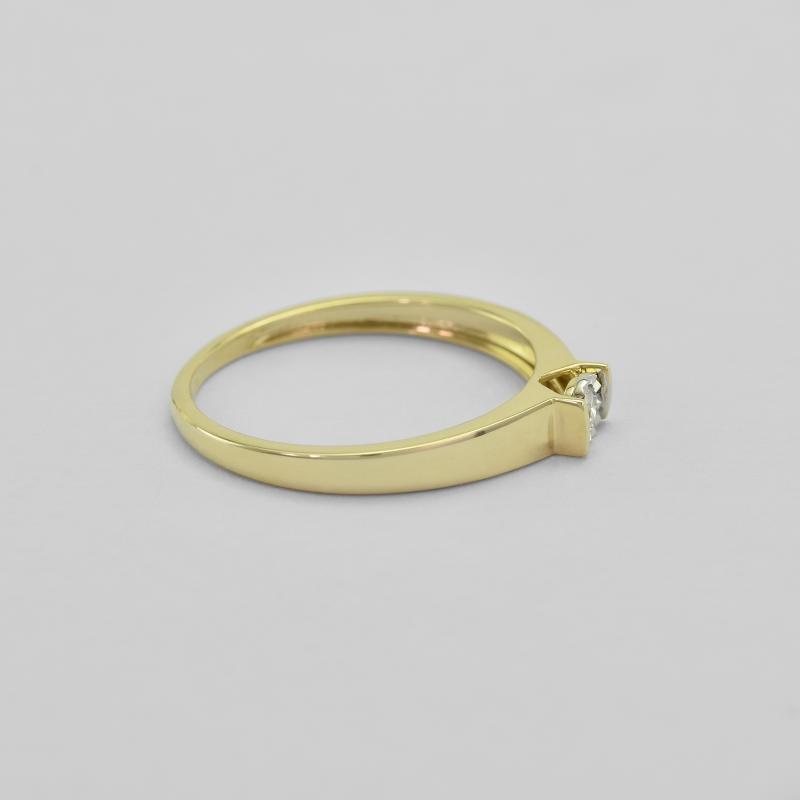 Elegantný zlatý prsteň s diamantom z bieleho zlata 91512