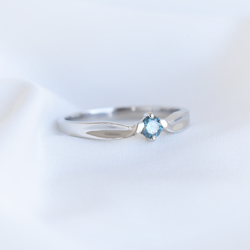 Zásnubný prsteň s modrým diamantom 93502