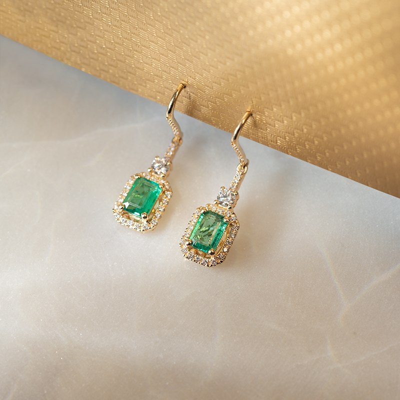 Zlaté náušnice so smaragdmi a diamantmi Jaida 98492