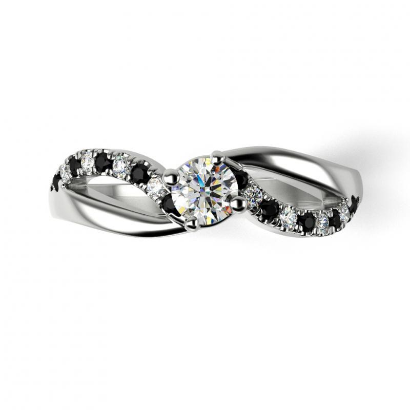 Zásnubný prsteň s bielymi a čiernymi diamantmi 10203