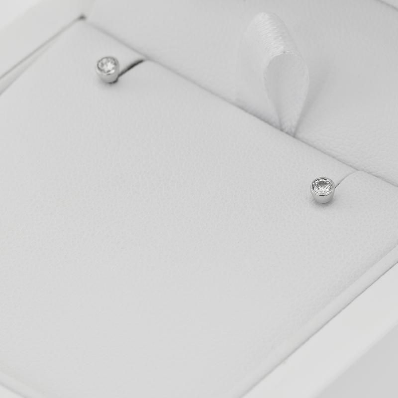 Strieborné minimalistické bezel náušnice s diamantmi Viosa 102873