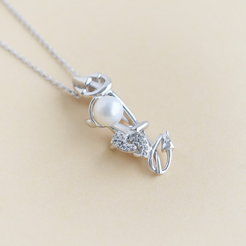Strieborný čert v náhrdelníku s perlou a lab-grown diamantmi Devil 104253