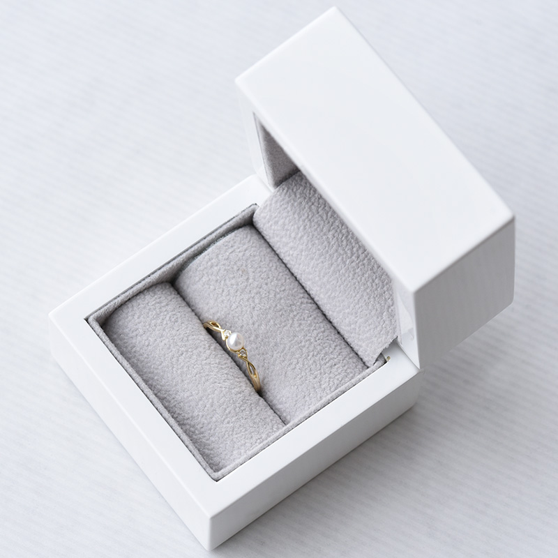 Strieborný elegantný perlový prsteň s lab-grown diamantmi Carmen 104463