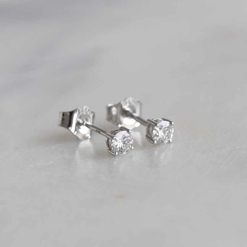 Strieborné náušnice s výberom karátovej váhy lab-grown diamantov Roche 106383