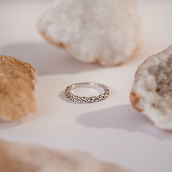 Prepletaný eternity prsteň s lab-grown diamantmi Cian 107913