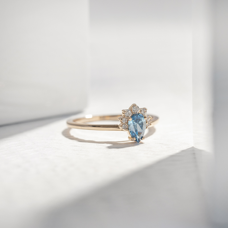 Zásnubný prsteň s 0.30ct IGI certifikovaným modrým lab-grown diamantom Aiza 111363