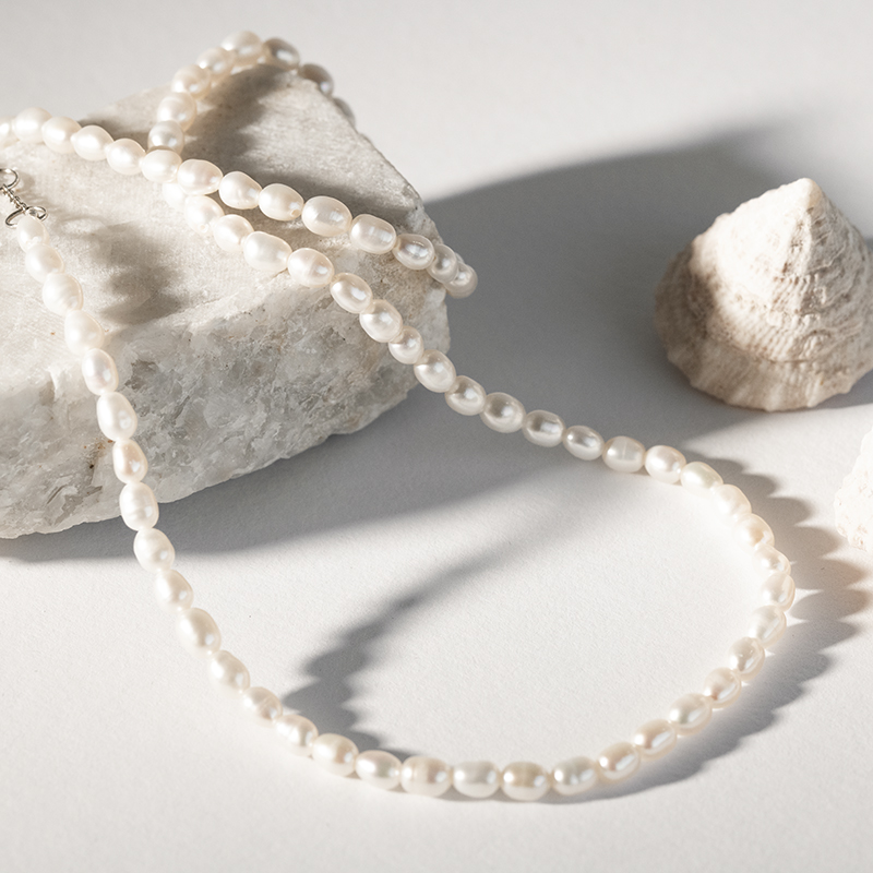 Strieborný náhrdelník s bielymi perlami Persia 112023