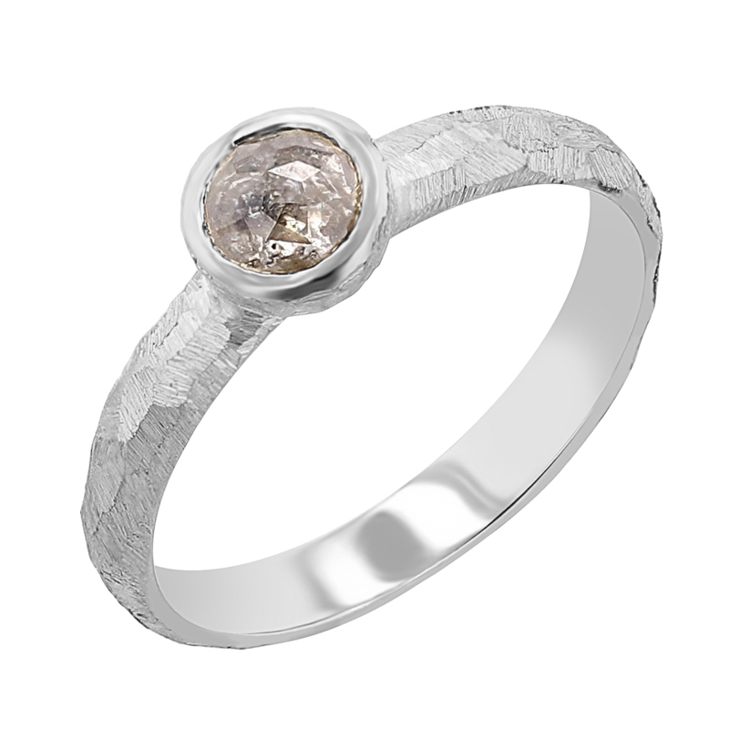 Tepaný prsteň so salt and pepper diamantom v rutovom bruse Fritzi 117243
