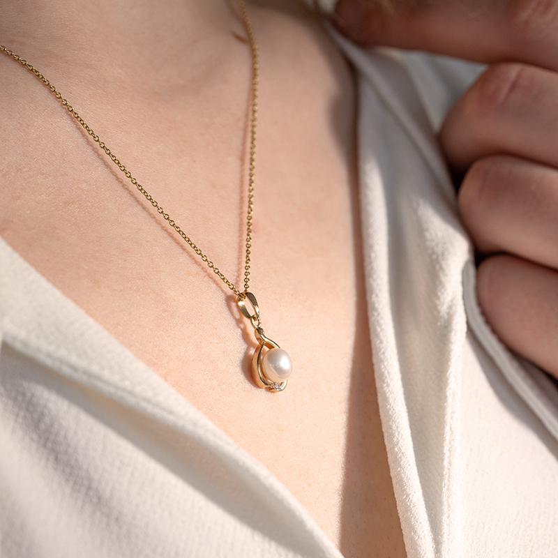 Zlatý náhrdelník s perlou a zirkónom Filips 121353
