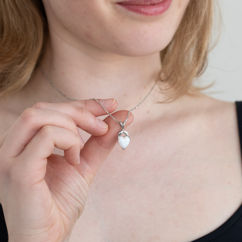 Strieborný náhrdelník s opálovým srdcom Xerafina 124753