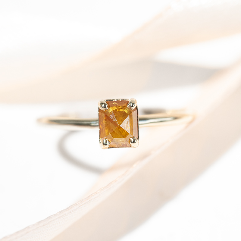 Zlatý prsteň s emerald salt and pepper diamantom Vealla 126143