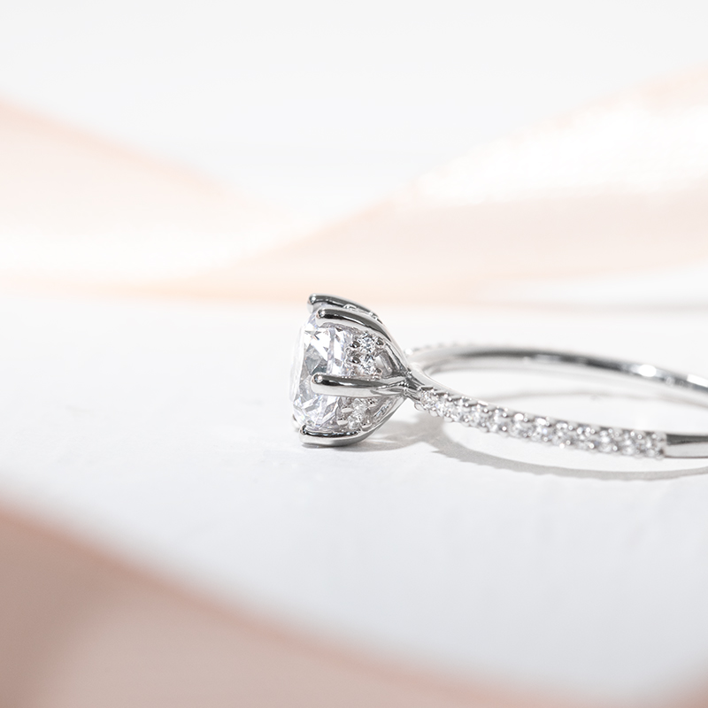 Zdobený zásnubný prsteň s lab-grown diamantmi Annice 128103