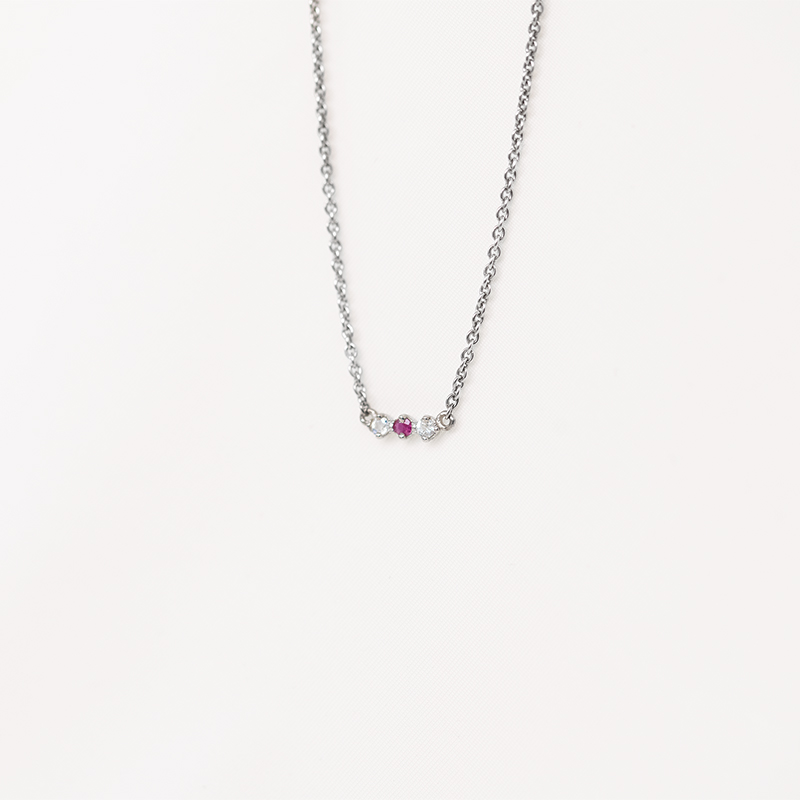 Strieborný náhrdelník s mesačným kameňom, rubínom a bielym topásom Mina 131023